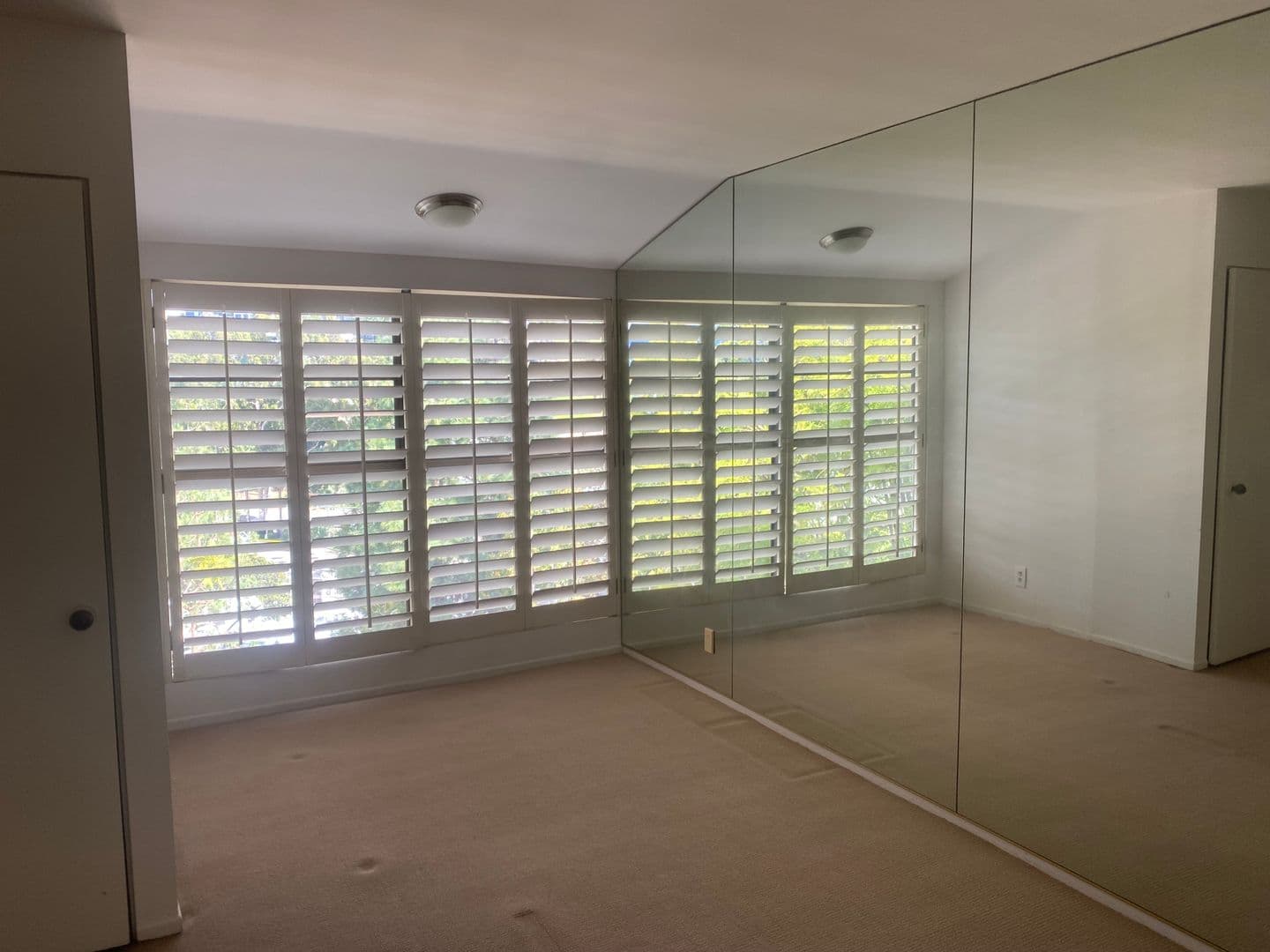 Los Angeles Condo: 3884 Fredonia Dr. Unit F
