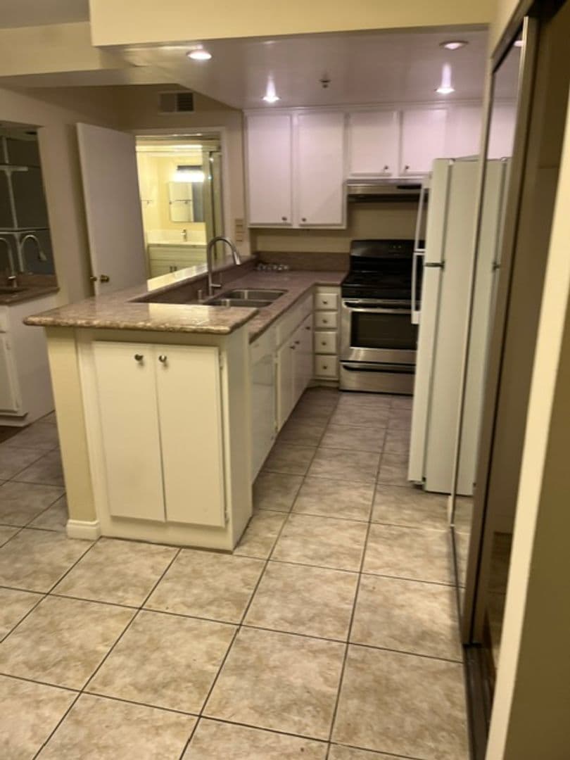 North Hollywood Condo: 5143 Bakman Ave. #102