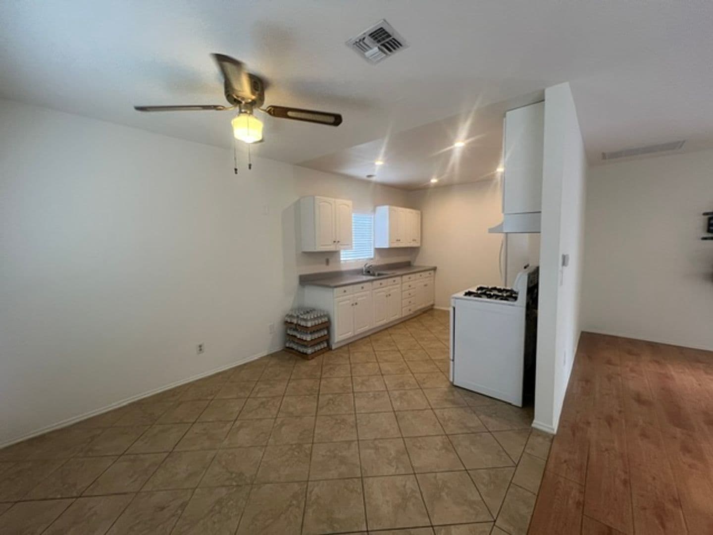 Northridge House: 17430 W Gledhill St.