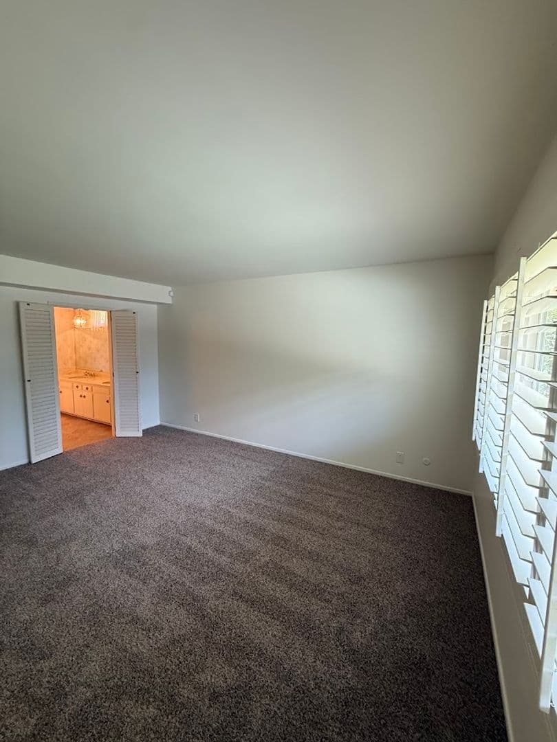 Northridge House: 19647 Merridy St.