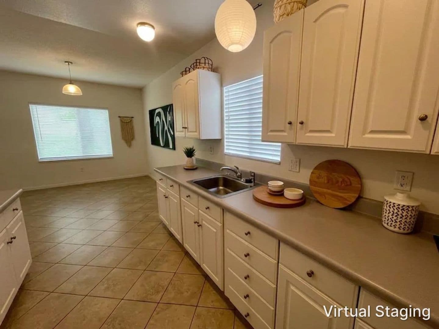 Northridge House: 17430 W Gledhill St.