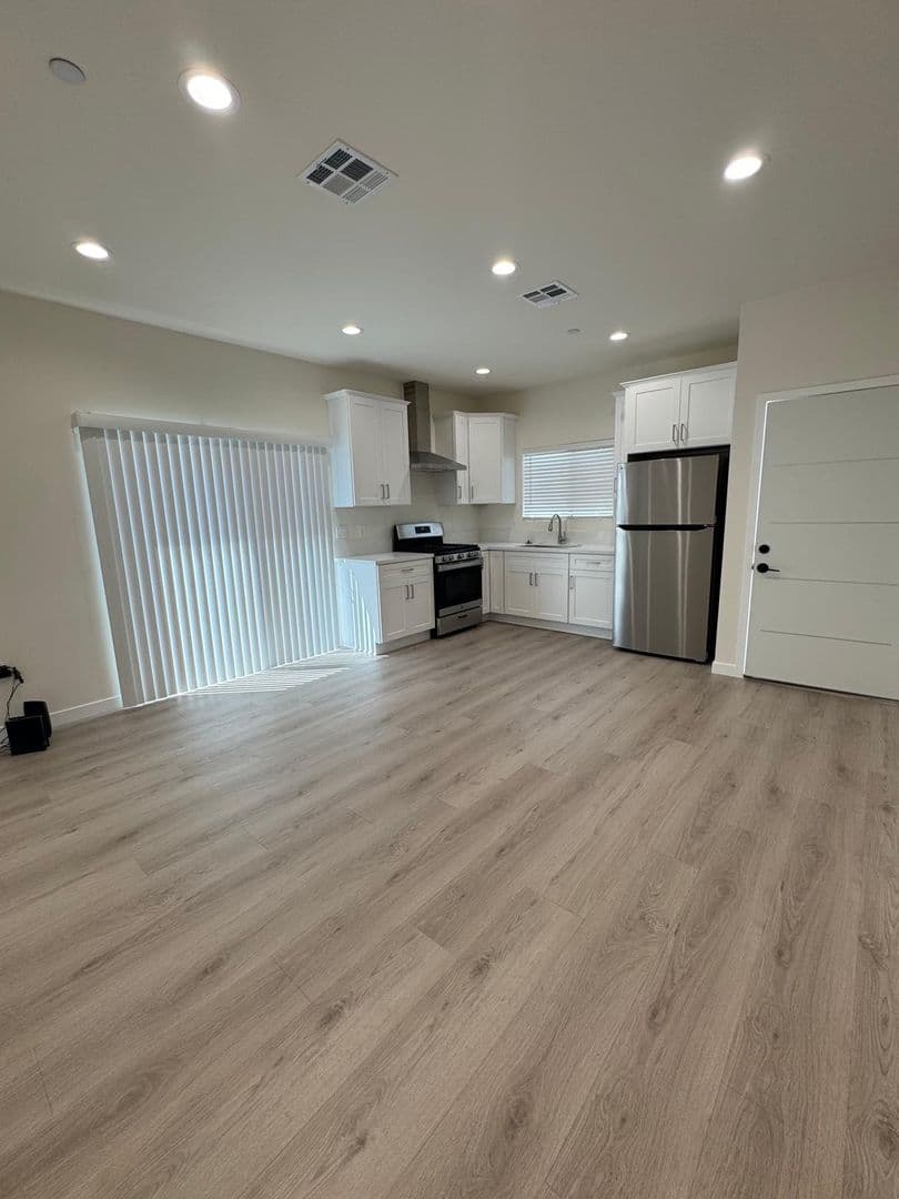 Reseda Apartment: 7317-7321 Garden Grove Avenue