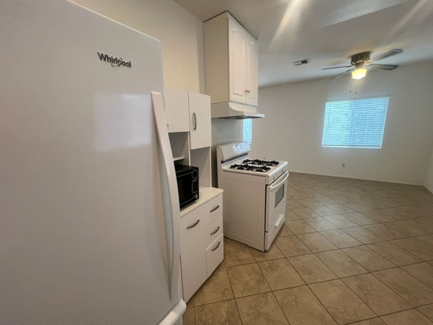 Northridge House: 17430 W Gledhill St.