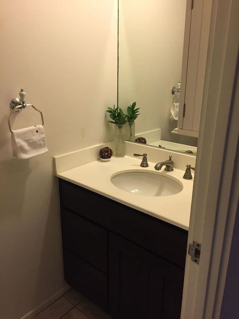 Los Angeles Condo: 3884 Fredonia Dr. Unit F