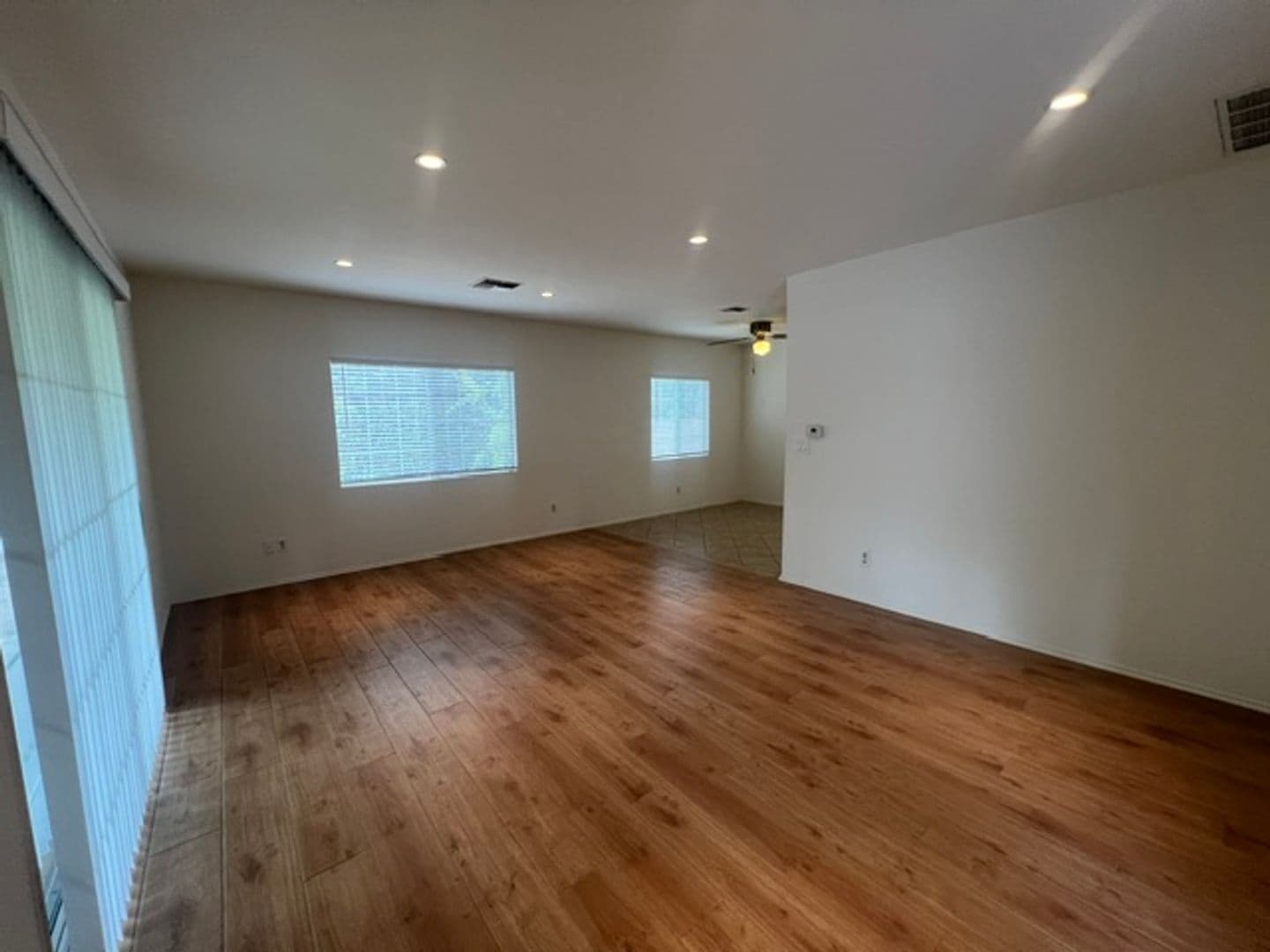 Northridge House: 17430 W Gledhill St.
