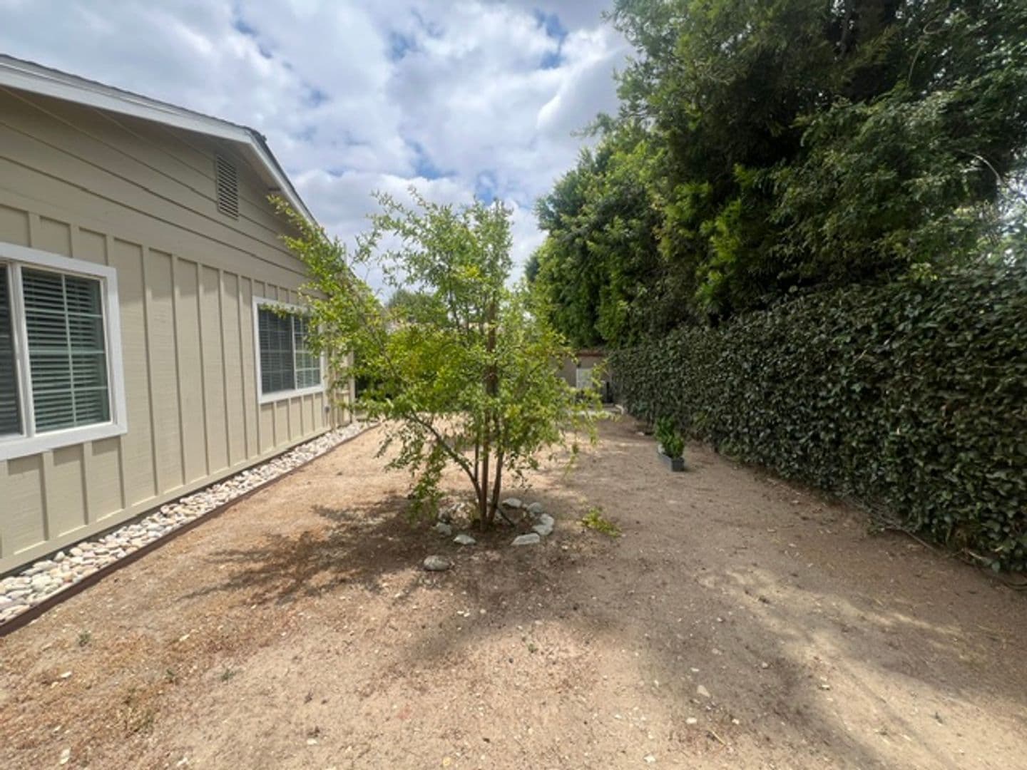 Northridge House: 17430 W Gledhill St.