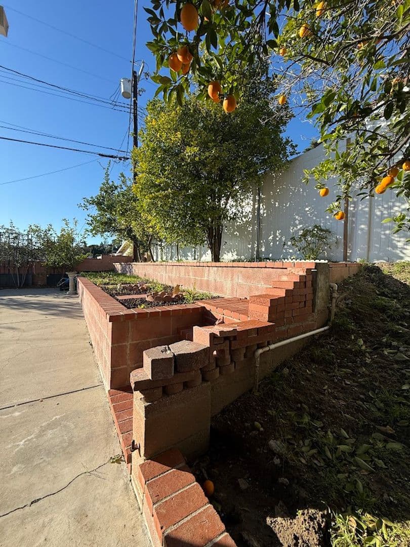 Granada Hills House: 11725 Monogram Avenue