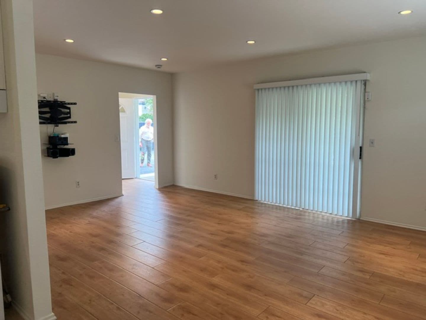 Northridge House: 17430 W Gledhill St.