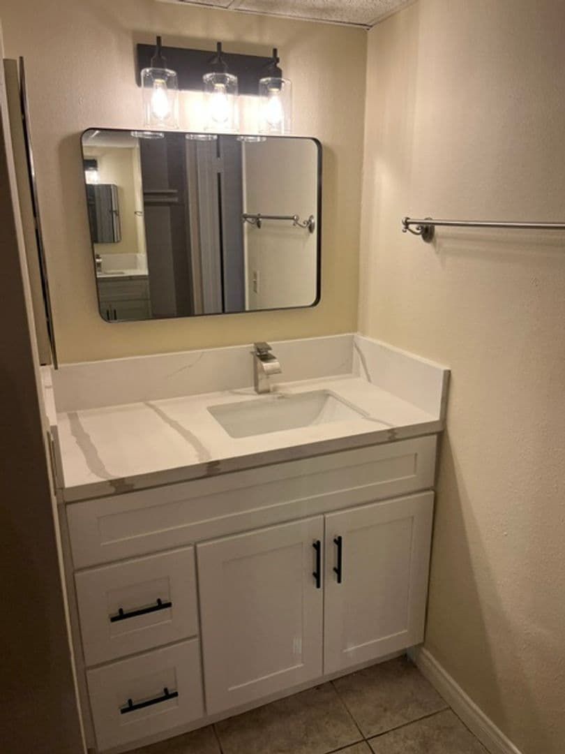 North Hollywood Condo: 5143 Bakman Ave. #102