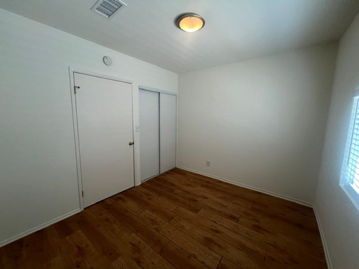 Northridge House: 17430 W Gledhill St.