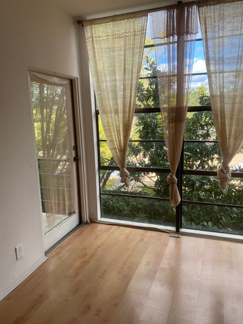 Los Angeles Condo: 3884 Fredonia Dr. Unit F
