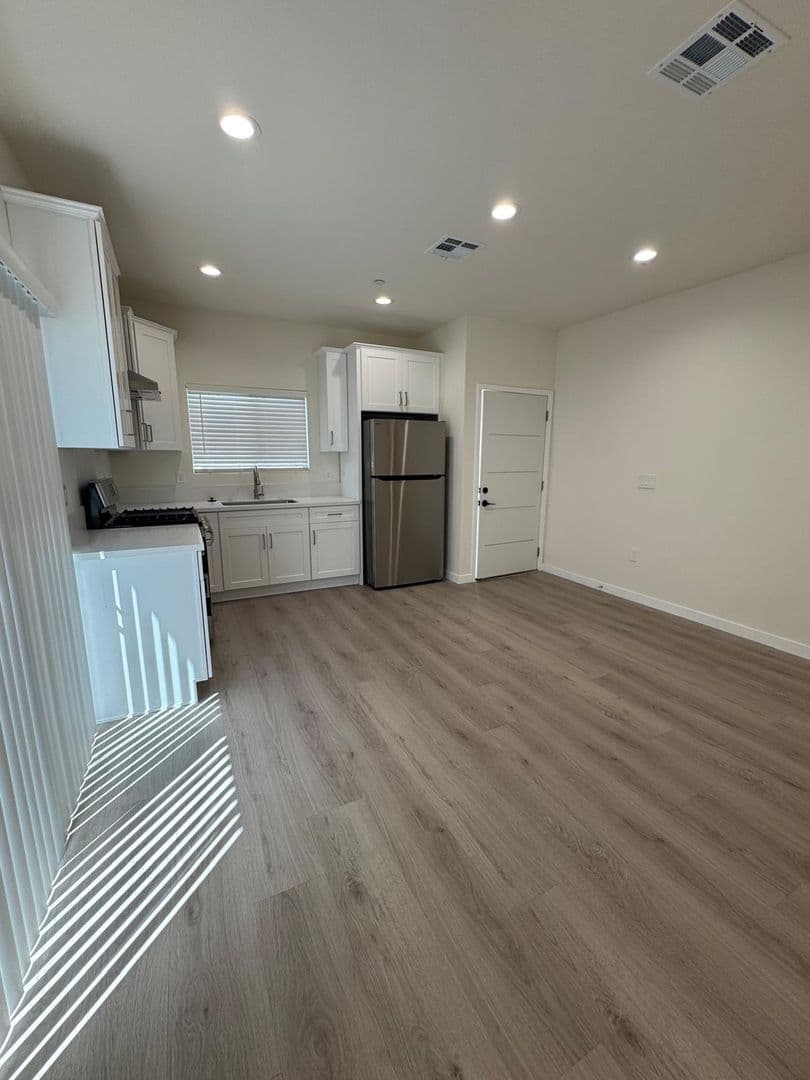 Reseda Apartment: 7317-7321 Garden Grove Avenue