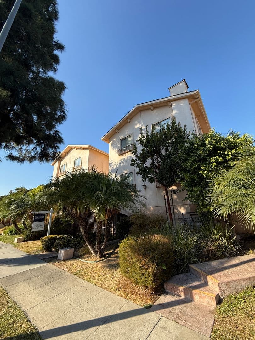 Granada Hills House: 17311 Chatsworth St