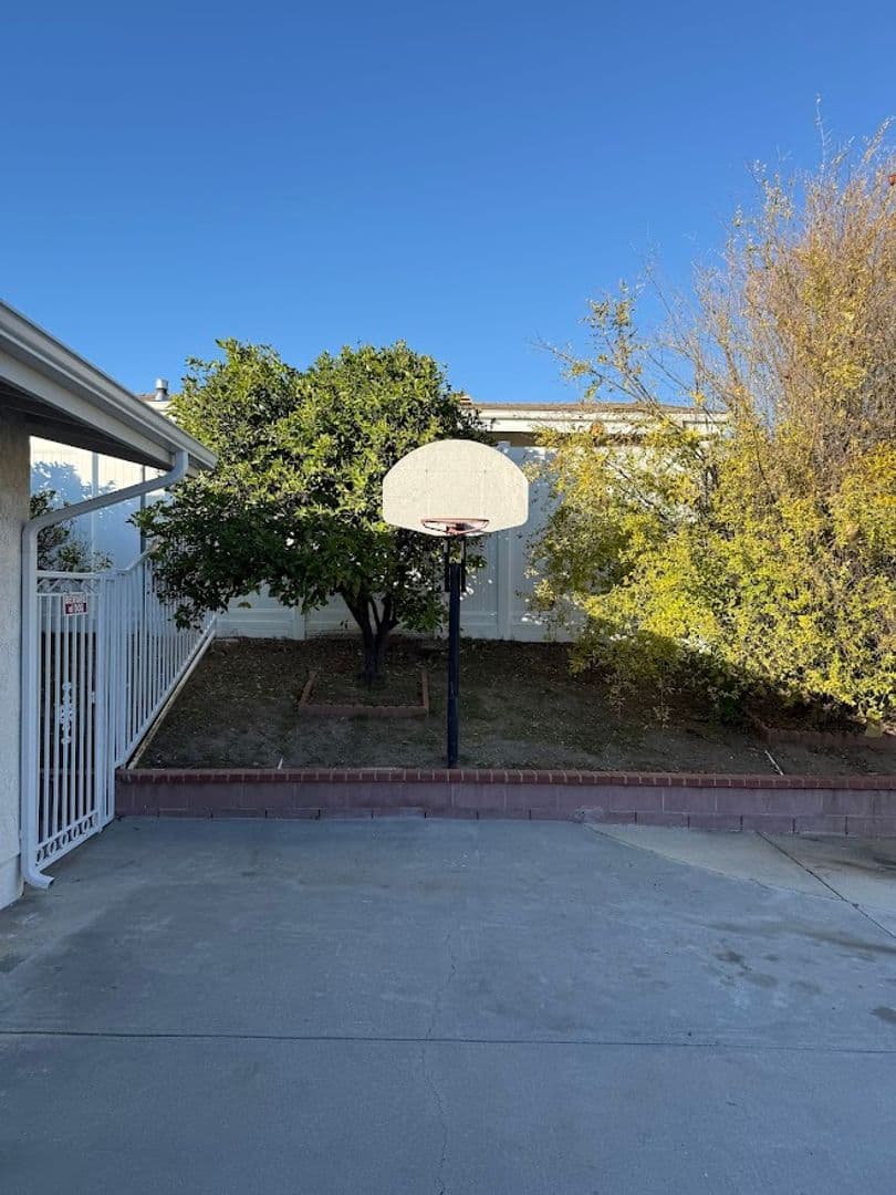 Granada Hills House: 11725 Monogram Avenue