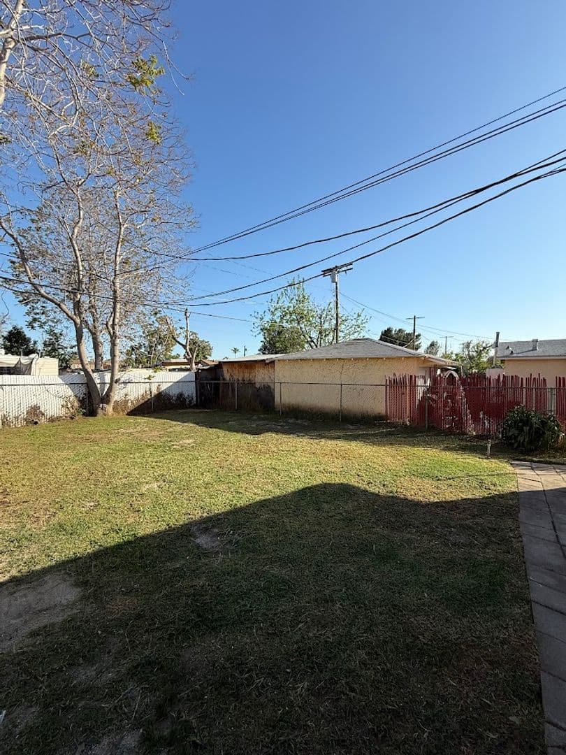 Sylmar House: 14778 Polk St.