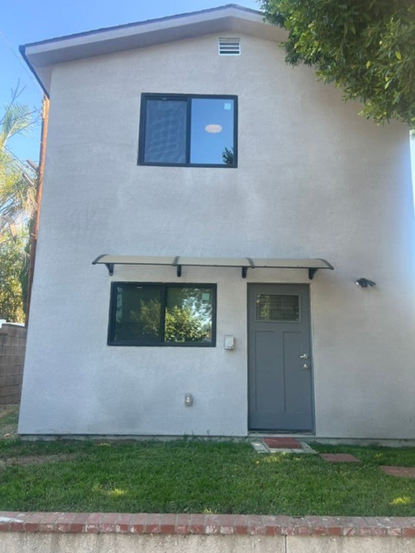 Granada Hills House: 11303 Paso Robles Avenue