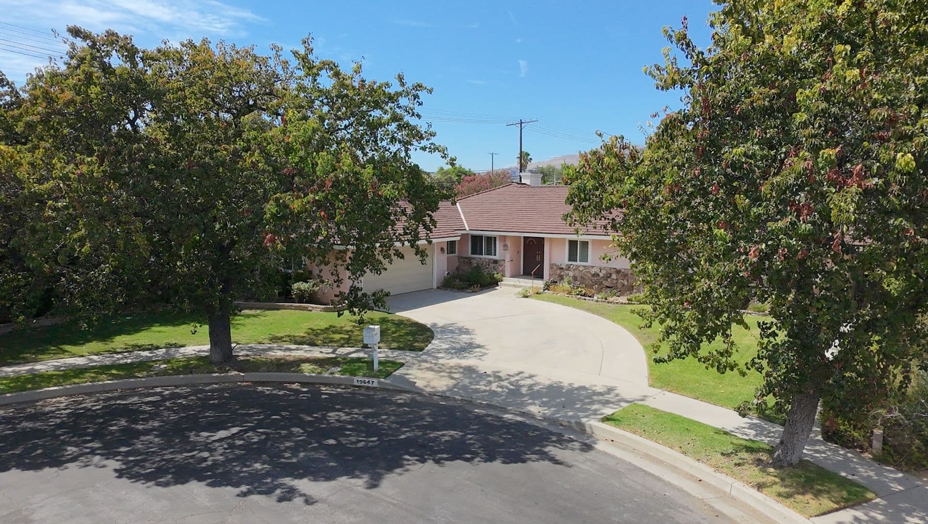 Northridge House: 19647 Merridy St.