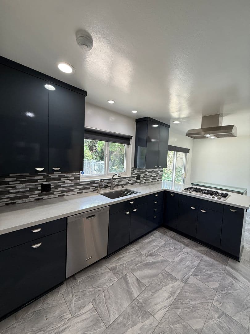 Tarzana House: 18836 La Amistad Pl