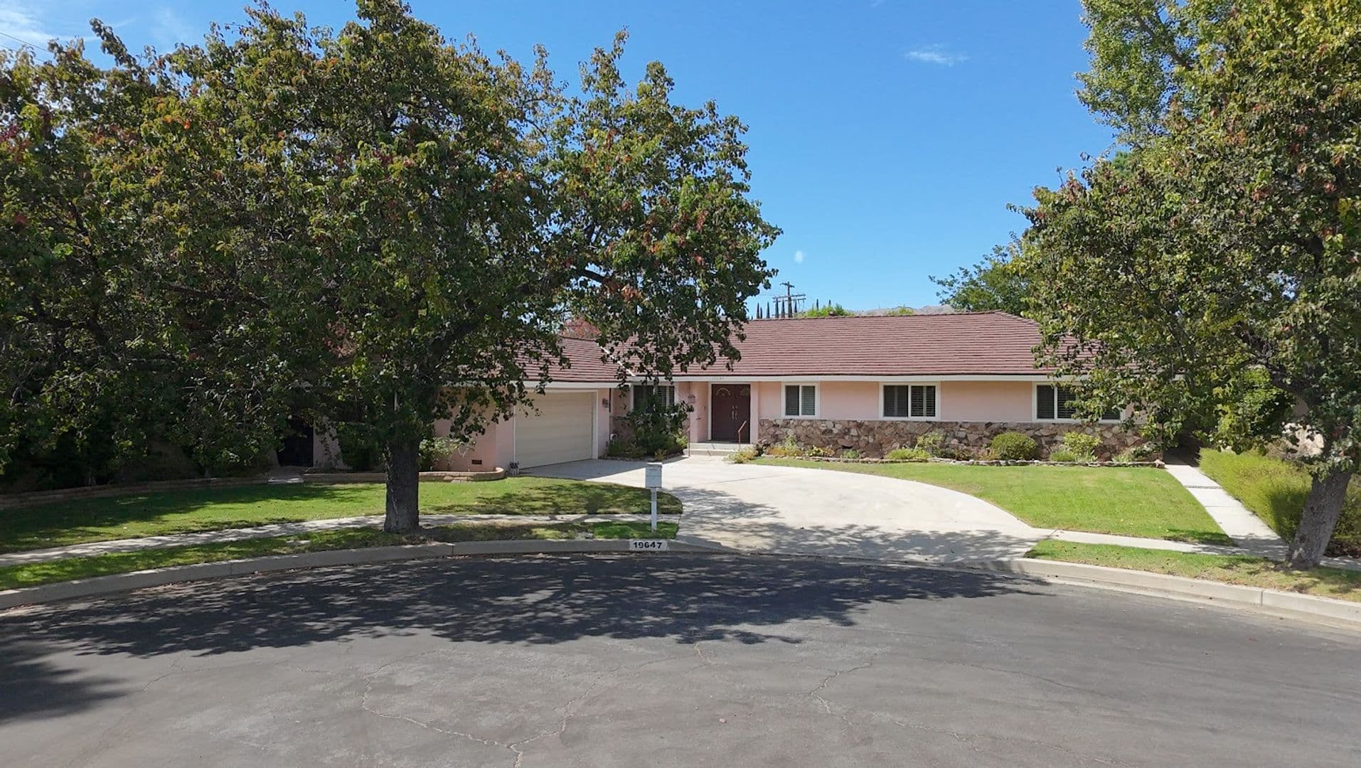Northridge House: 19647 Merridy St.