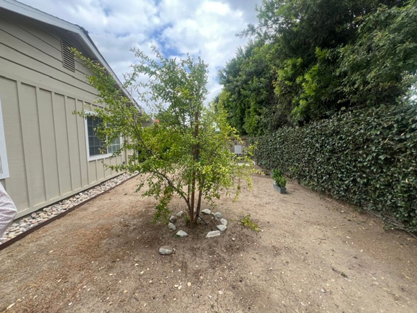 Northridge House: 17430 W Gledhill St.
