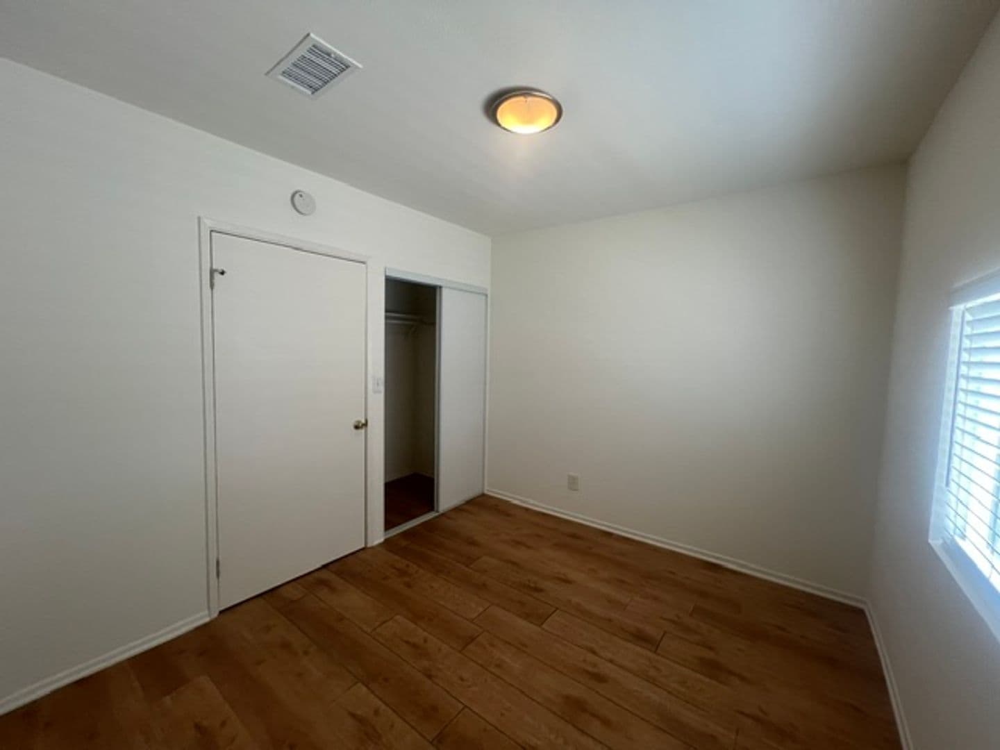 Northridge House: 17430 W Gledhill St.