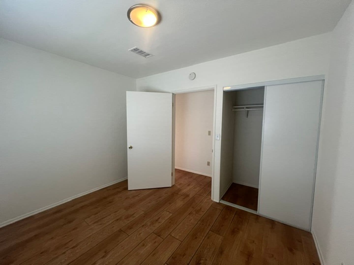 Northridge House: 17430 W Gledhill St.