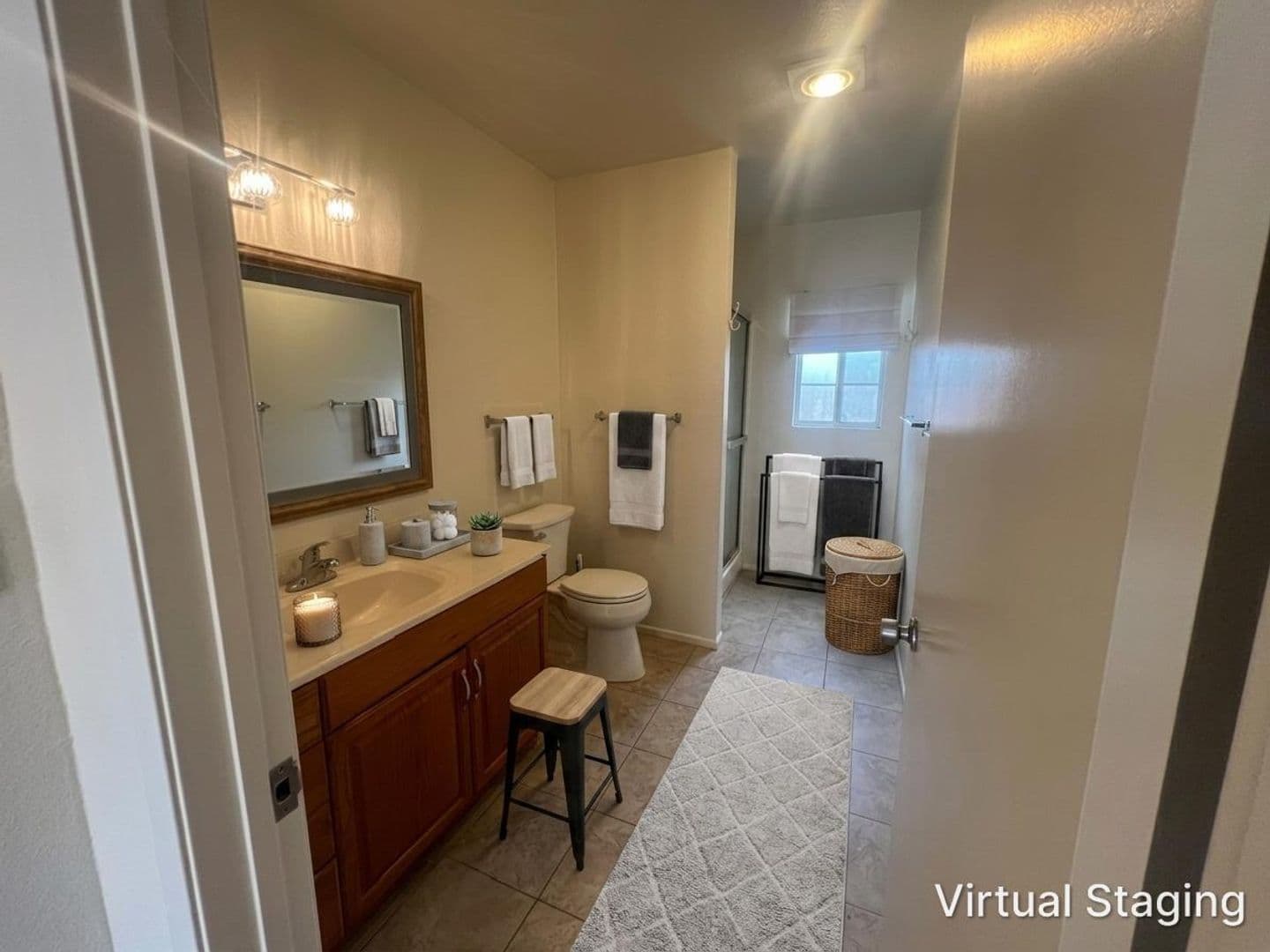 Northridge House: 17430 W Gledhill St.