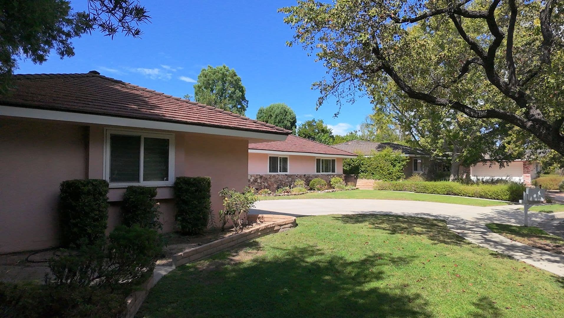 Northridge House: 19647 Merridy St.