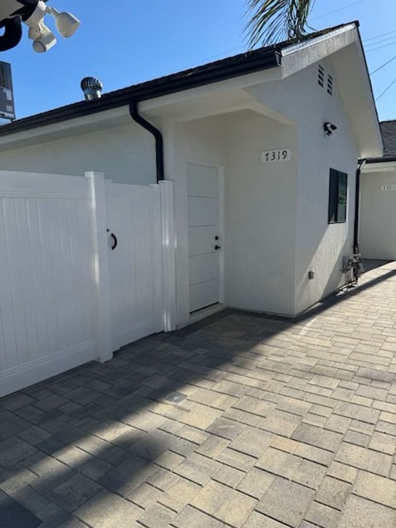 Reseda Apartment: 7317-7321 Garden Grove Avenue