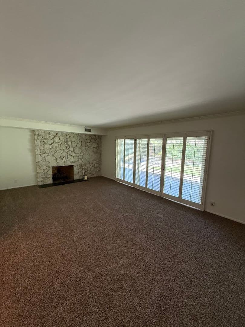Northridge House: 19647 Merridy St.