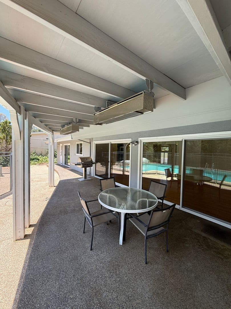 Tarzana House: 18836 La Amistad Pl