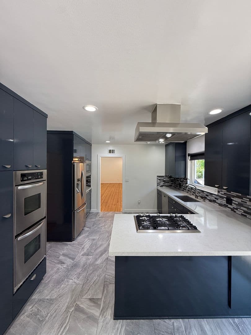Tarzana House: 18836 La Amistad Pl