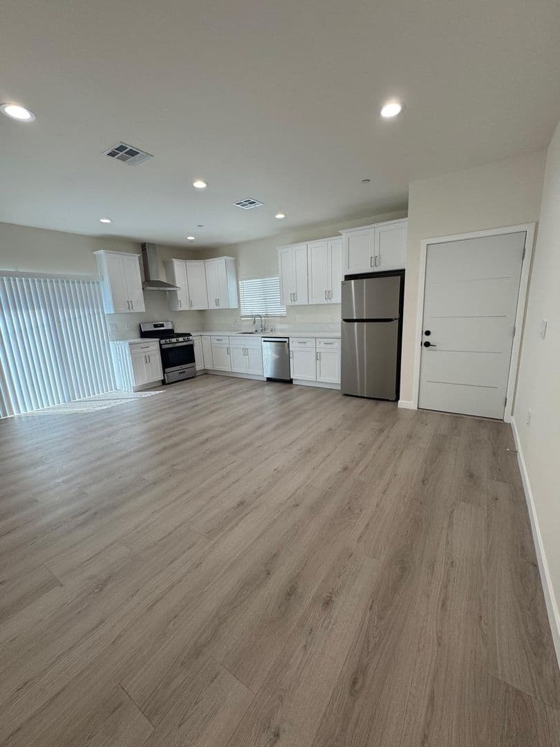 Reseda Apartment: 7317-7321 Garden Grove Avenue
