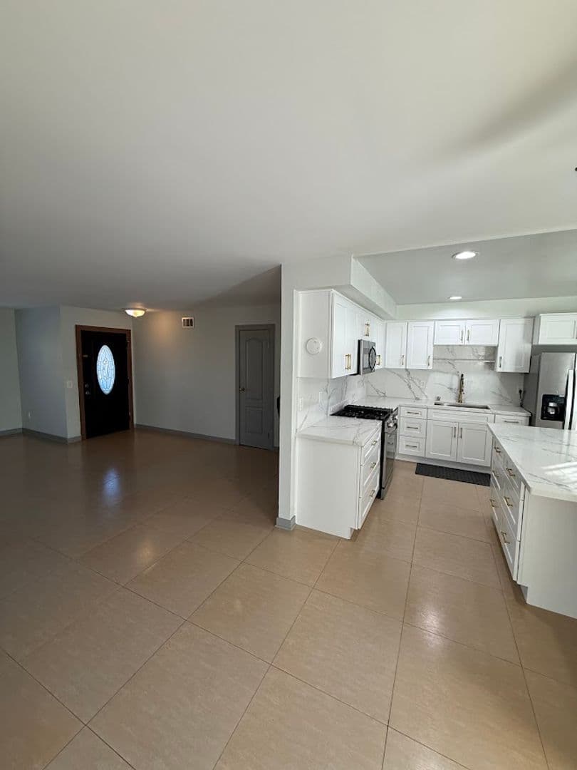 Granada Hills House: 11725 Monogram Avenue