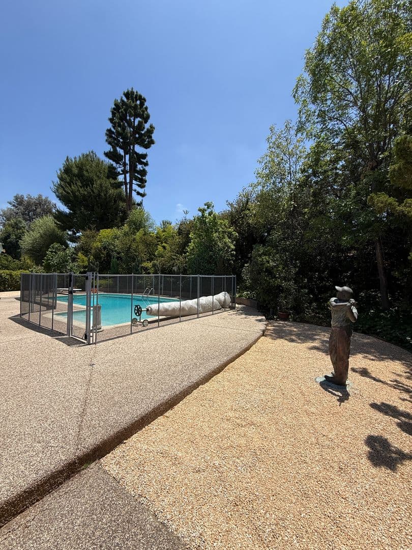 Tarzana House: 18836 La Amistad Pl