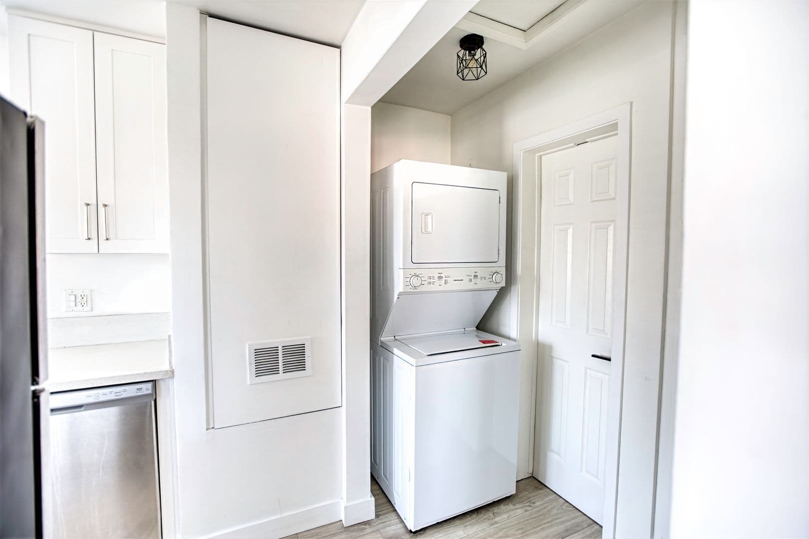 Los Angeles Apartment: 2021- 2027 W Jefferson Blvd