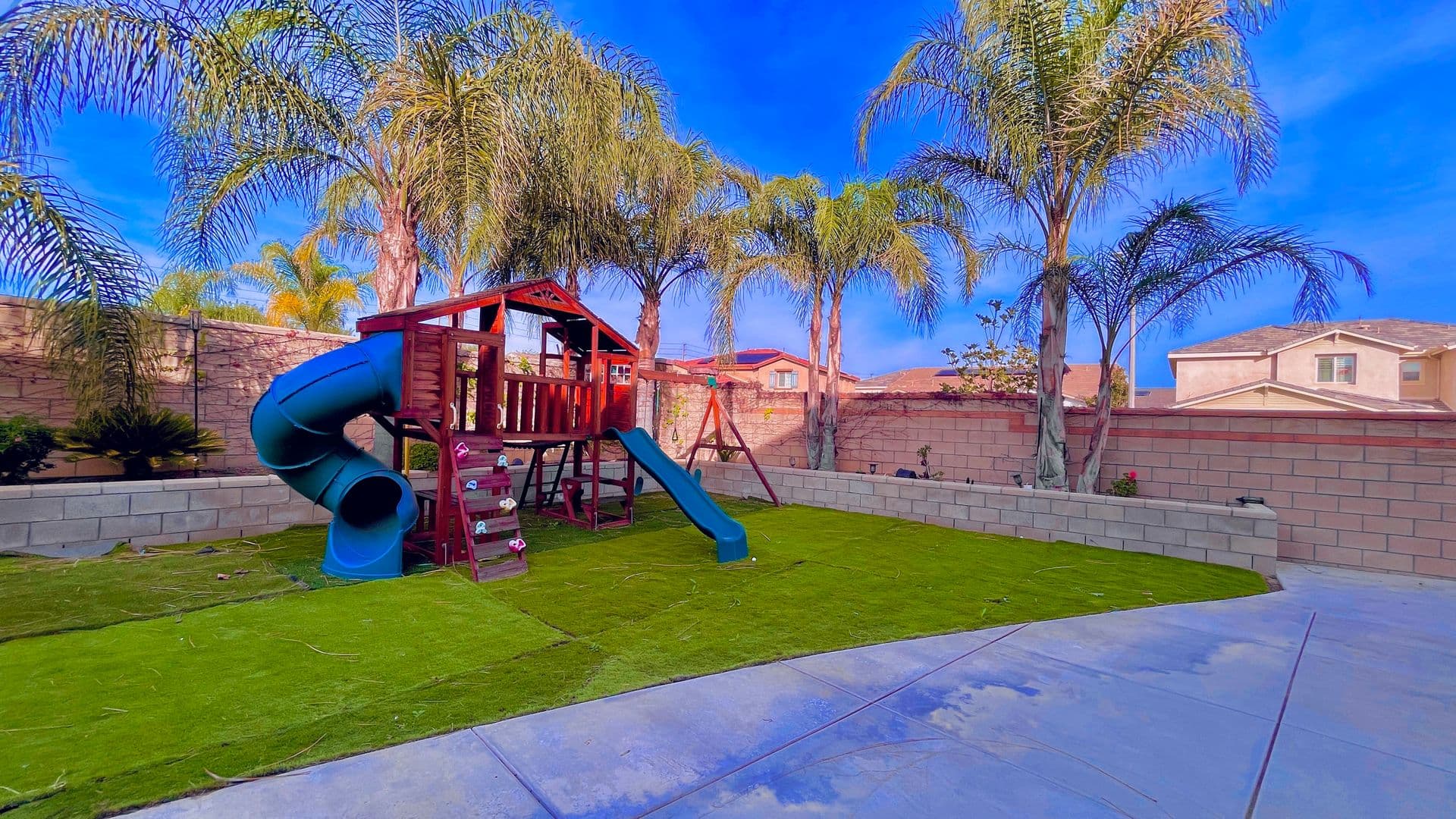 Jurupa Valley House: 11998 Santiam Ct