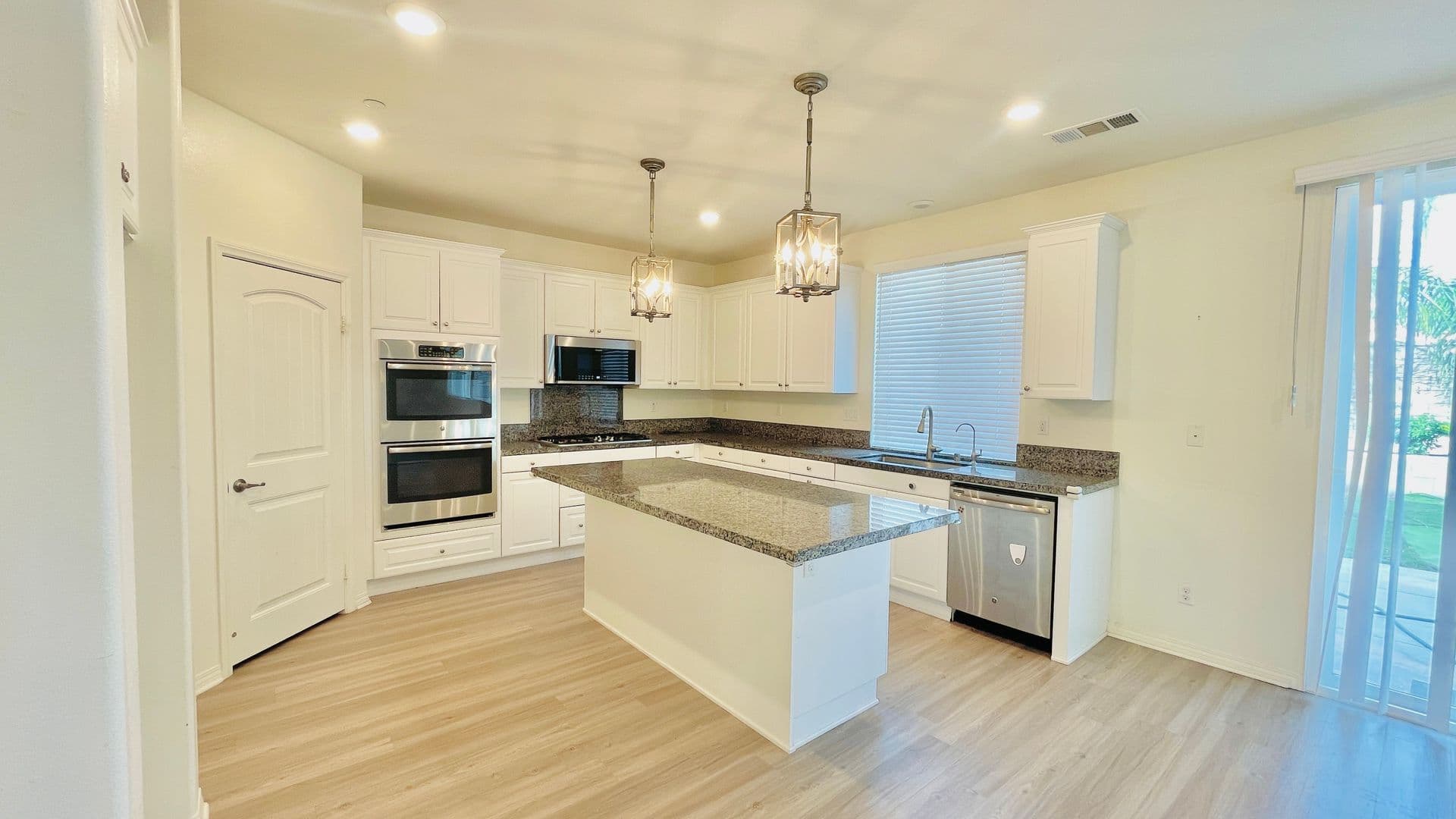 Jurupa Valley House: 11998 Santiam Ct