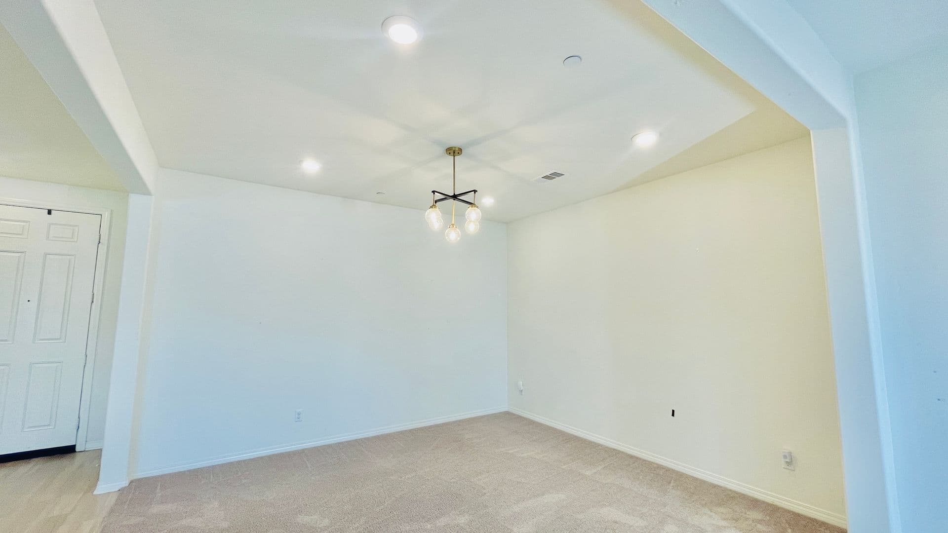 Jurupa Valley House: 11998 Santiam Ct