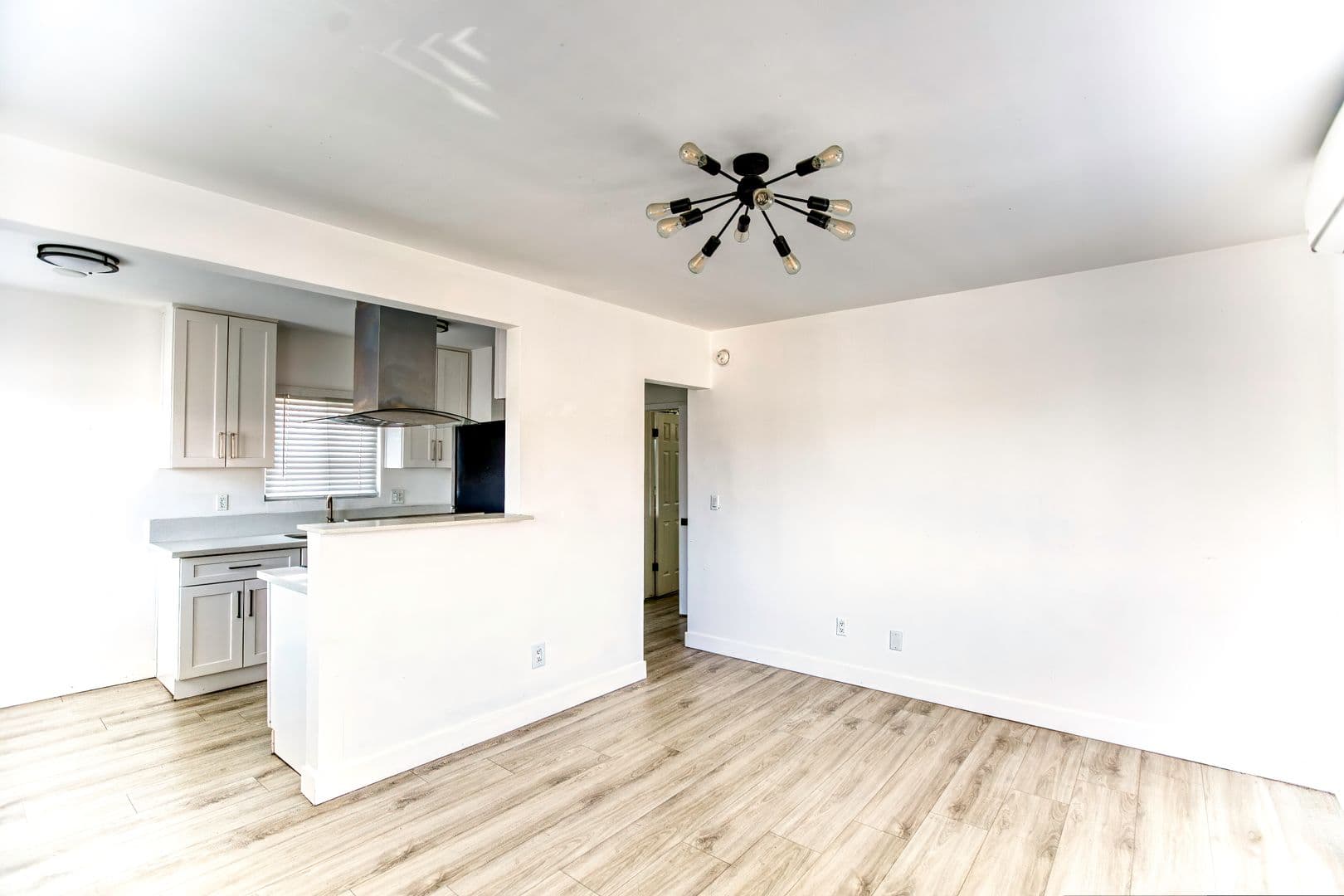 Los Angeles Apartment: 2021- 2027 W Jefferson Blvd