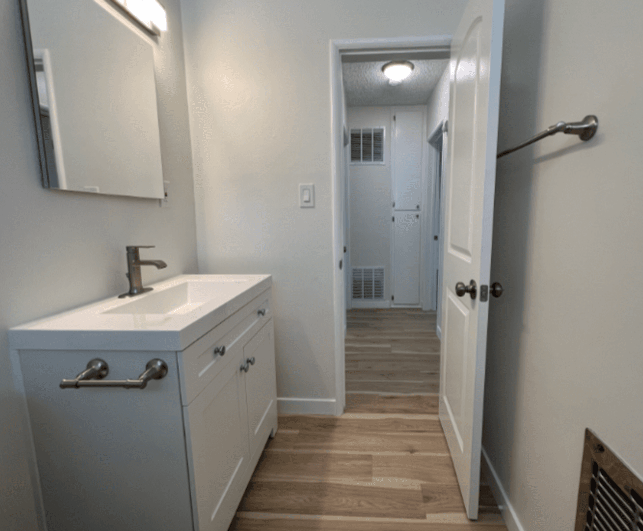 Valley Village Apartment: 4710 Vantage Ave