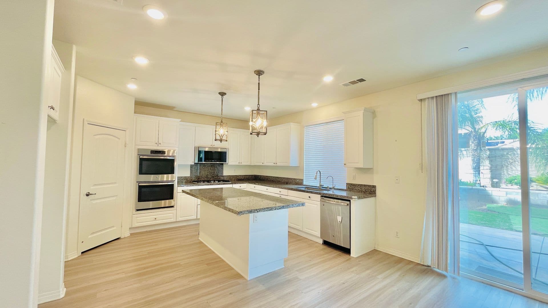 Jurupa Valley House: 11998 Santiam Ct