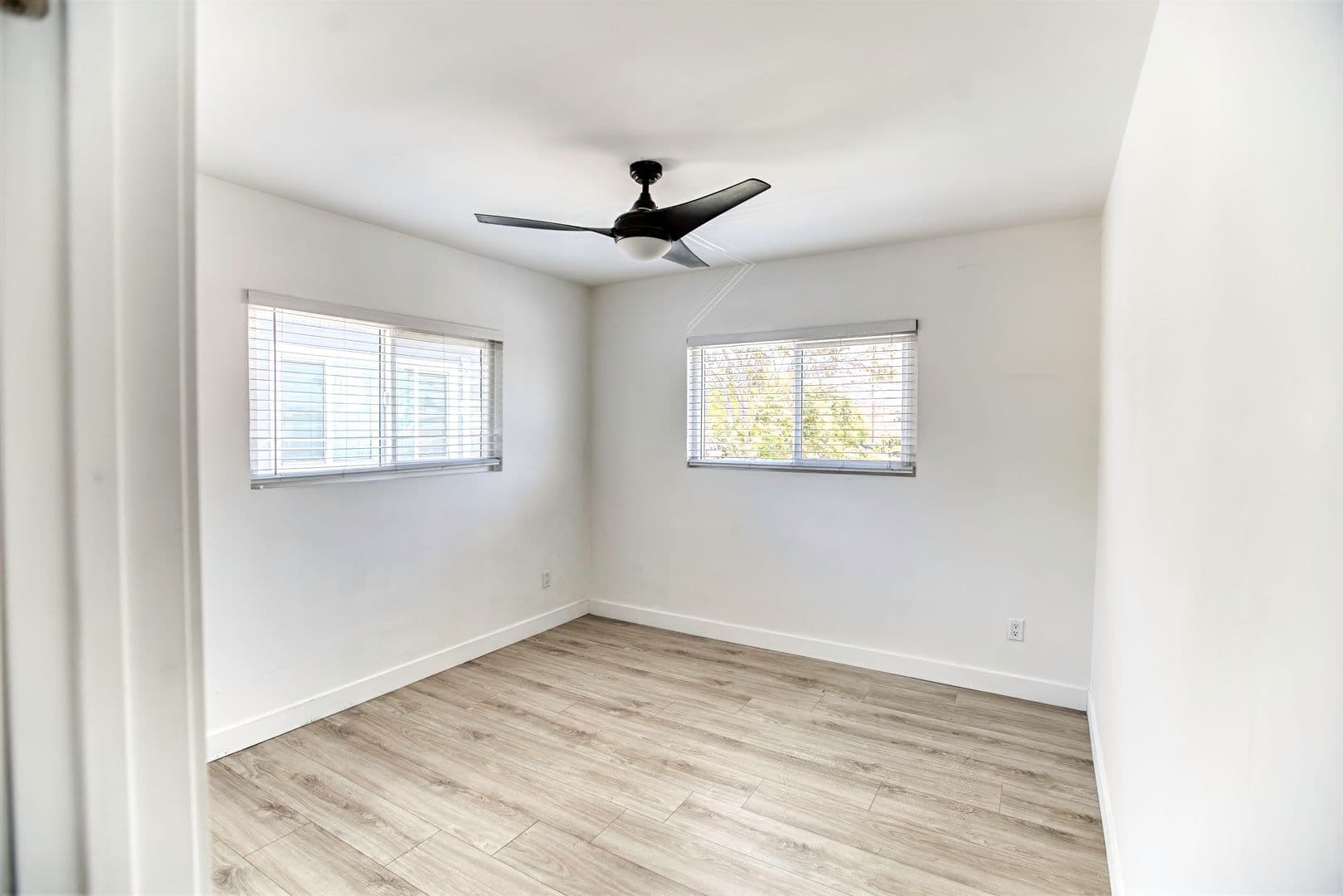Los Angeles Apartment: 2021- 2027 W Jefferson Blvd