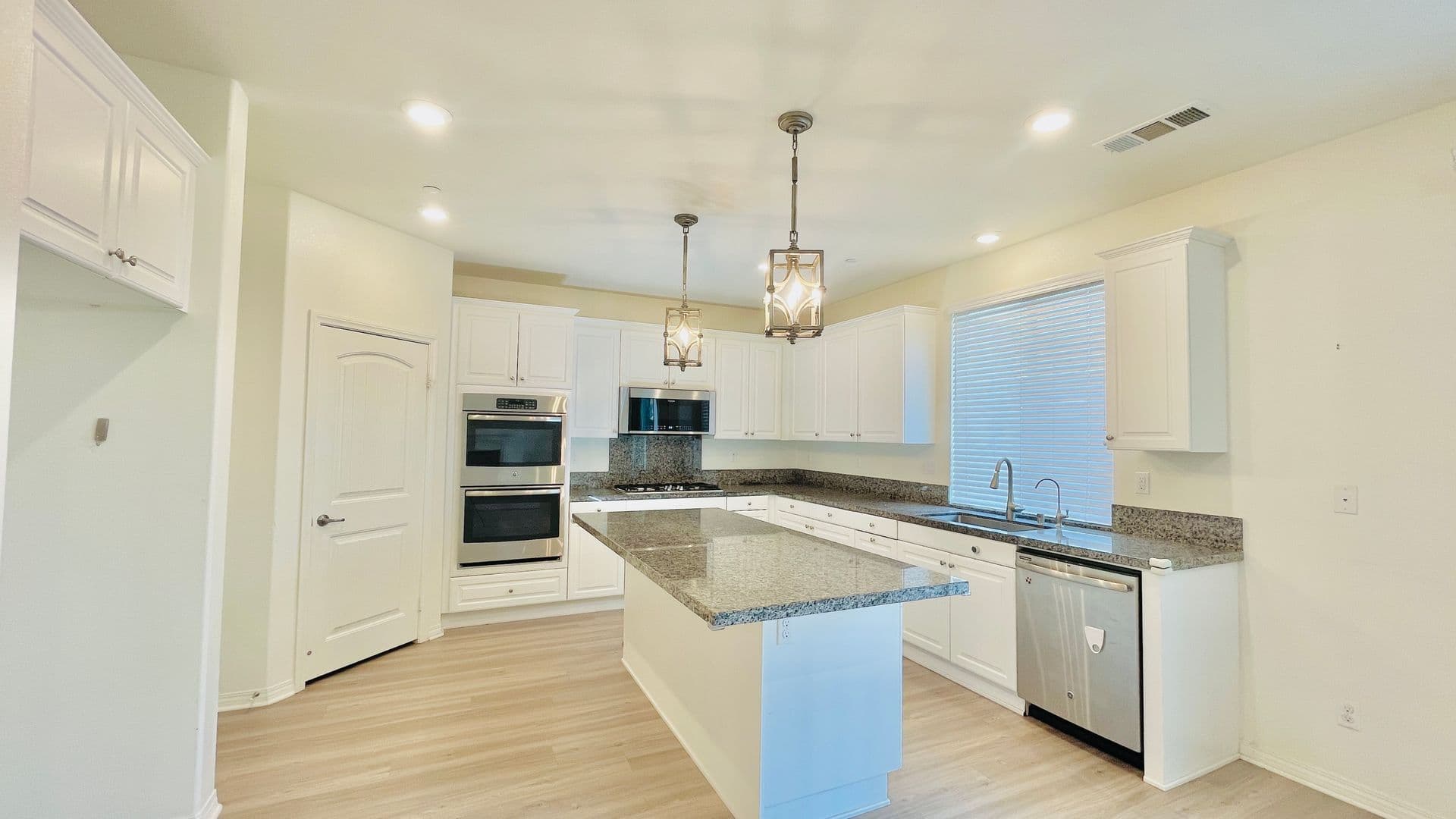 Jurupa Valley House: 11998 Santiam Ct