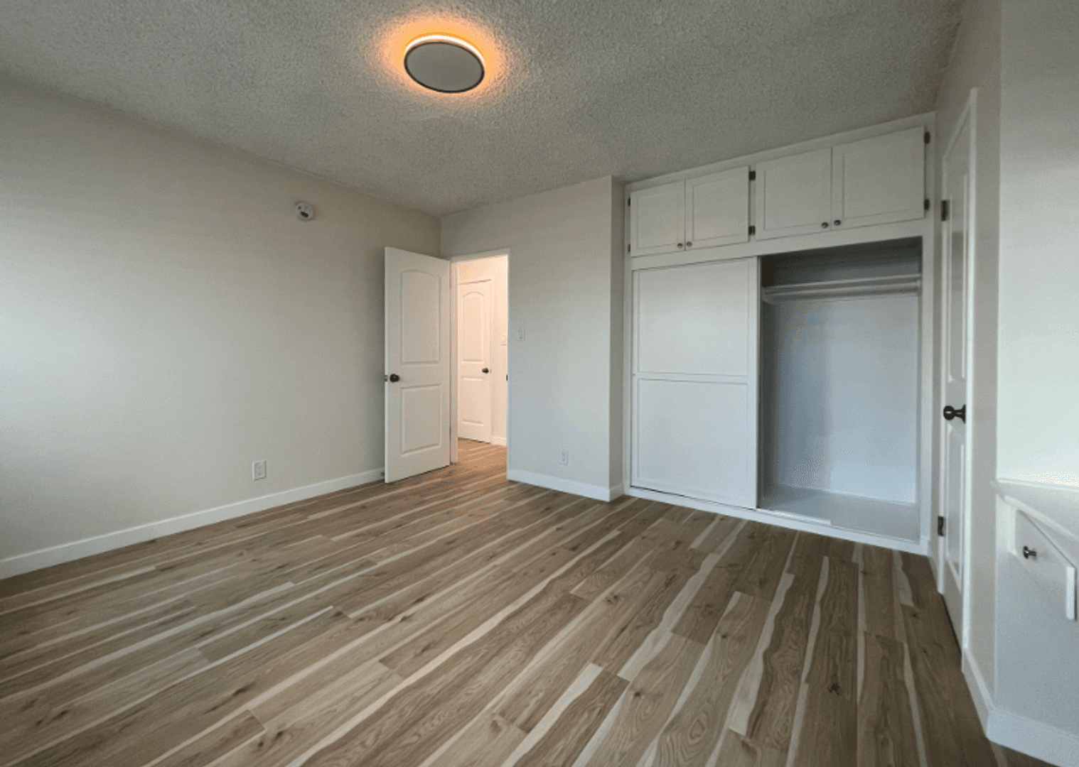 Valley Village Apartment: 4710 Vantage Ave