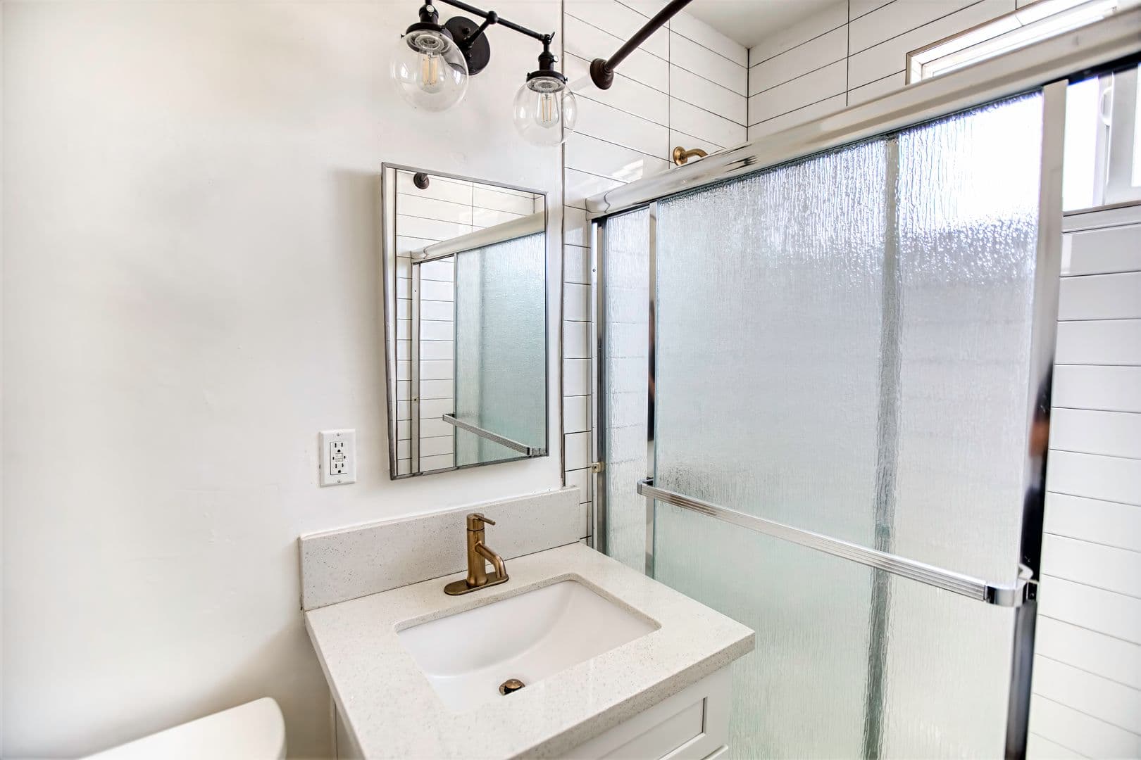 Los Angeles Apartment: 2021- 2027 W Jefferson Blvd