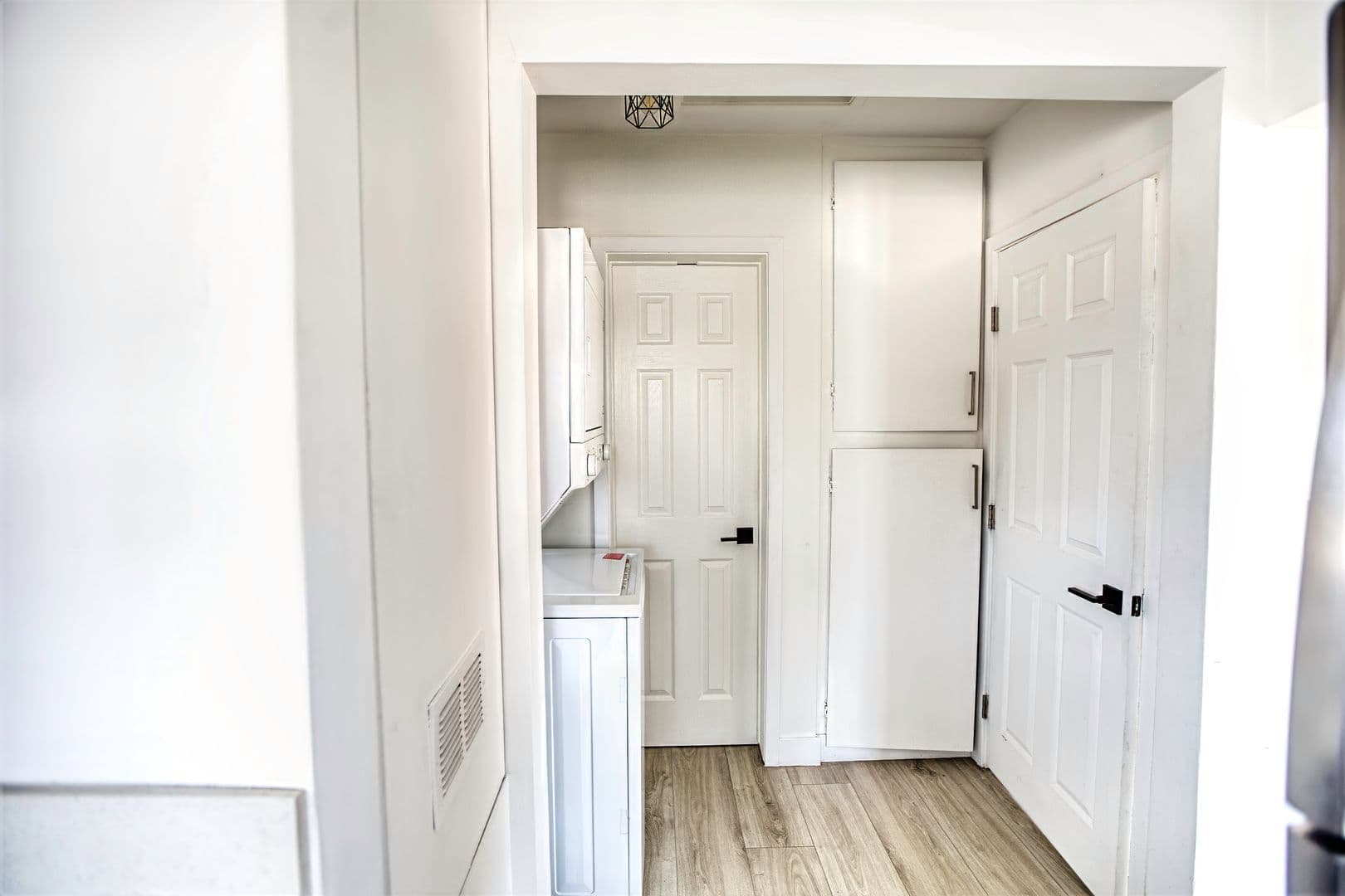 Los Angeles Apartment: 2021- 2027 W Jefferson Blvd
