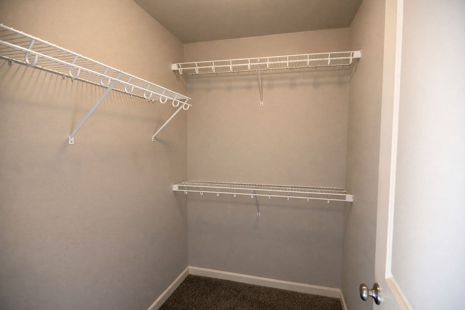 Kalama Apartment: 205 Cloverdale Rd