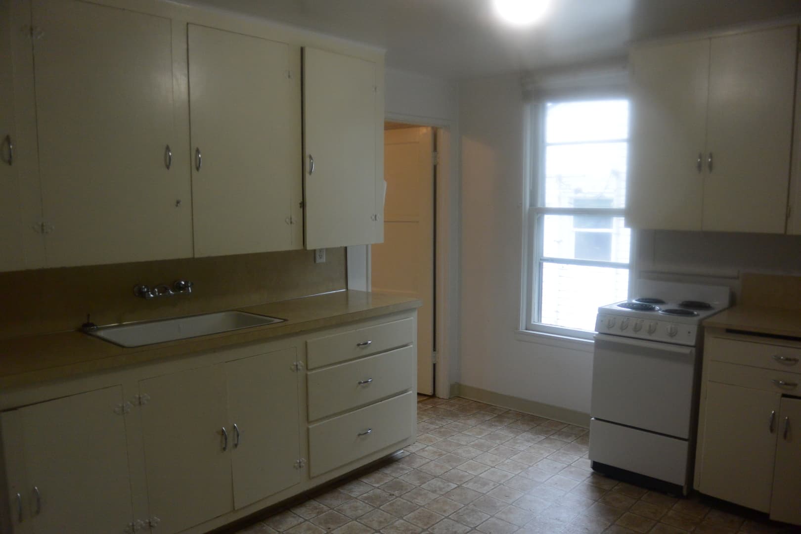 Vancouver Apartment: 401 E 28th St.