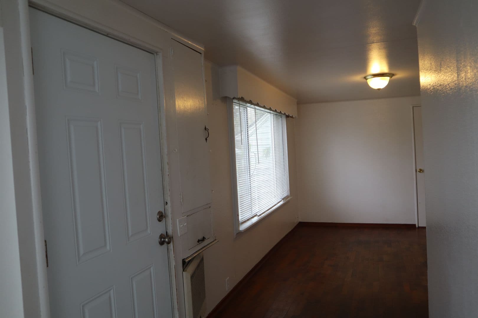 Vancouver Apartment: 401 E 28th St.